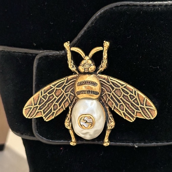 Gucci Black Velvet Boots w/ Vintage Bee - Picture 5 of 11